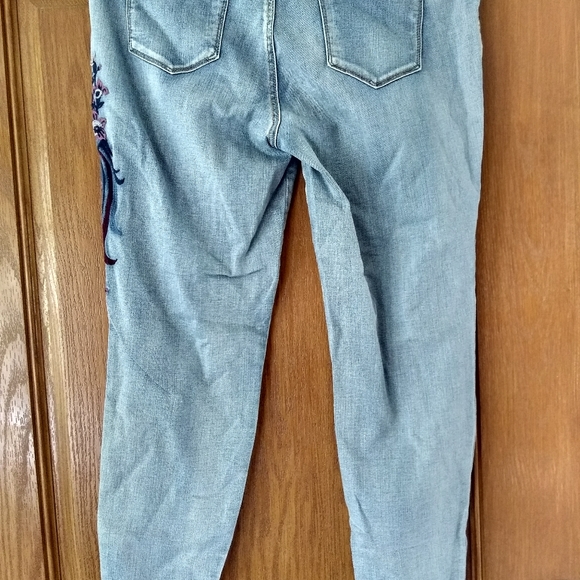 Jessica Simpson embroidered Jeans - Picture 4 of 6